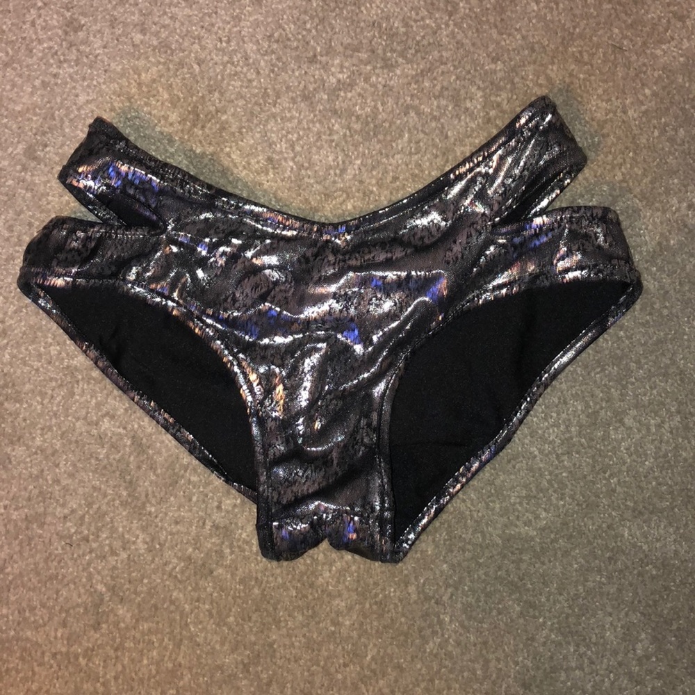 Iheartraves bottoms